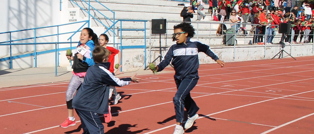 Carrera de relevos en la primera edición de las olimpiadas