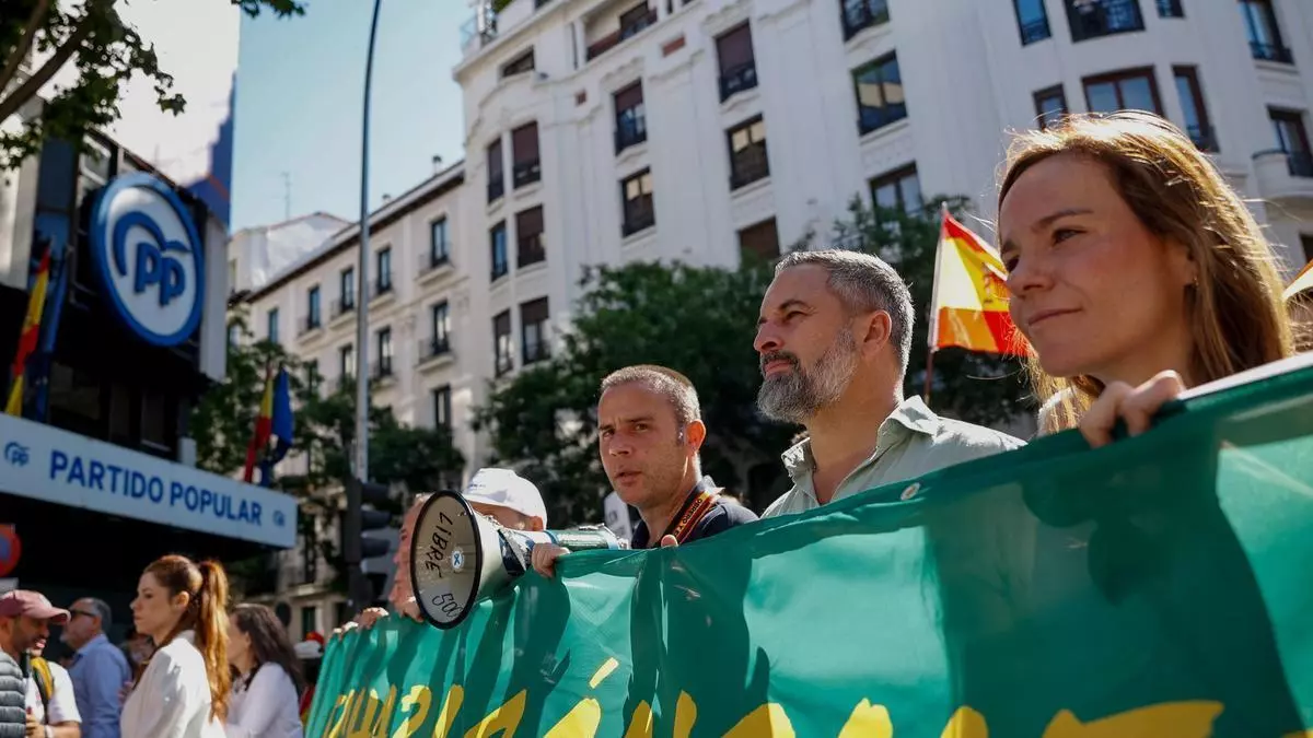Decenas de miles de personas claman en Madrid contra Sánchez y exigen su dimisión