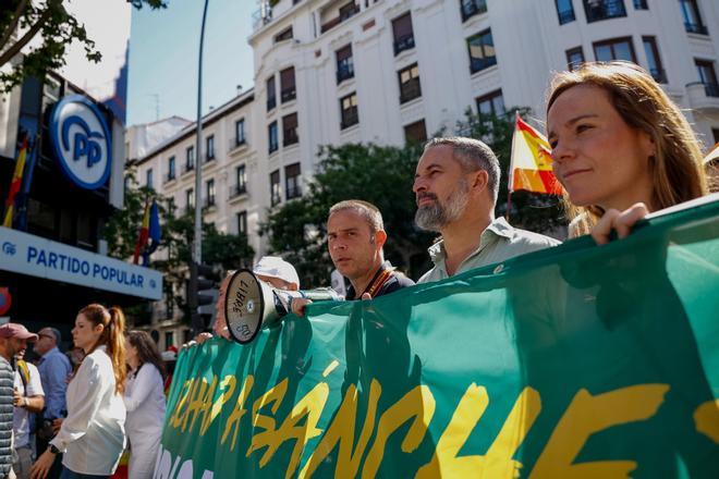 Decenas de miles de personas claman en Madrid contra el Gobierno "corrupto" de Sánchez y piden su dimisión "inmediata"