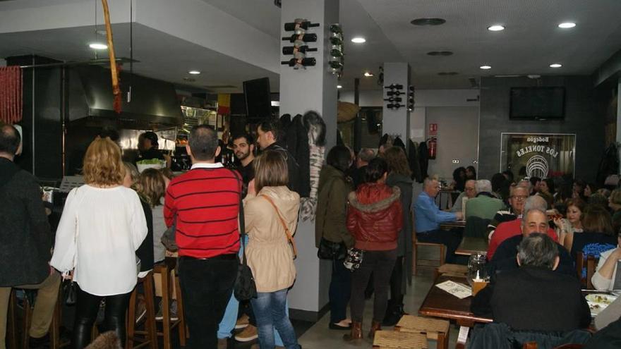 Conviene llegar temprano a la hora comer o cenar, sobre todo los fines de semana, pues no se puede reservar.