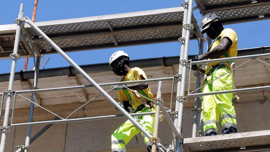 Trabajadores extranjeros de la construcción.