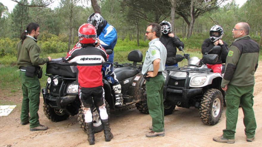 Jocs de guerra clandestins al parc natural