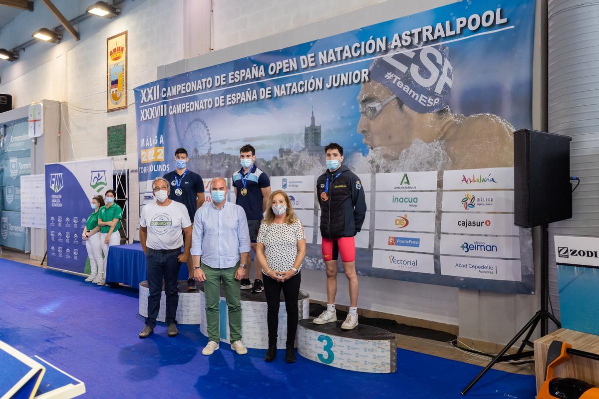 Joanllu Pons, en el podio con su oro en los 400 estilos del Nacional de Torremolinos