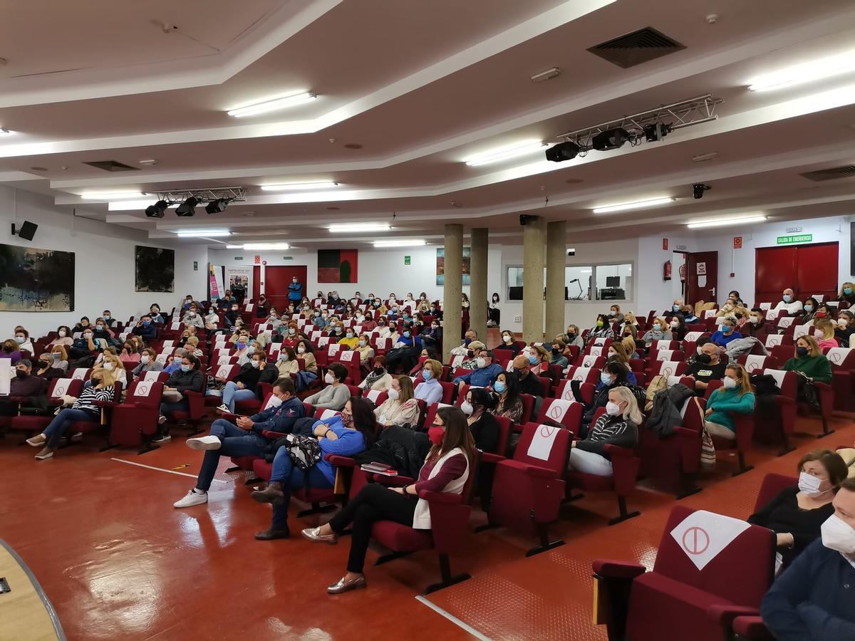 Asamblea en la sede de UGT donde se estudiaron las propuestas del convenio.