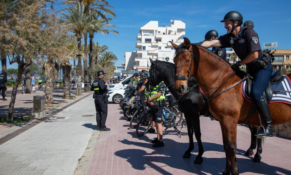 El alcalde explicó que el dispositivo reforzará la seguridad de turistas y residentes. | PERE JOAN OLIVER