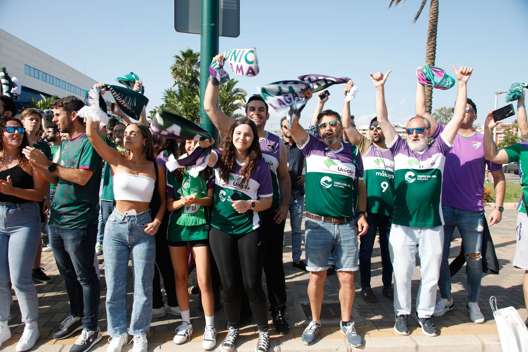 El recibimiento al Unicaja para la Final Four de la BCL, en imágenes