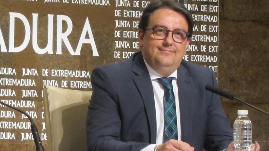 Ningún punto de urgencia de Extremadura cerrará este verano, según el consejero