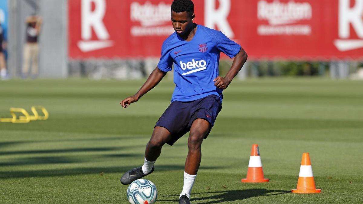 Ansu Fati, en un entrenamiento del Barça con el primer equipo esta semana.