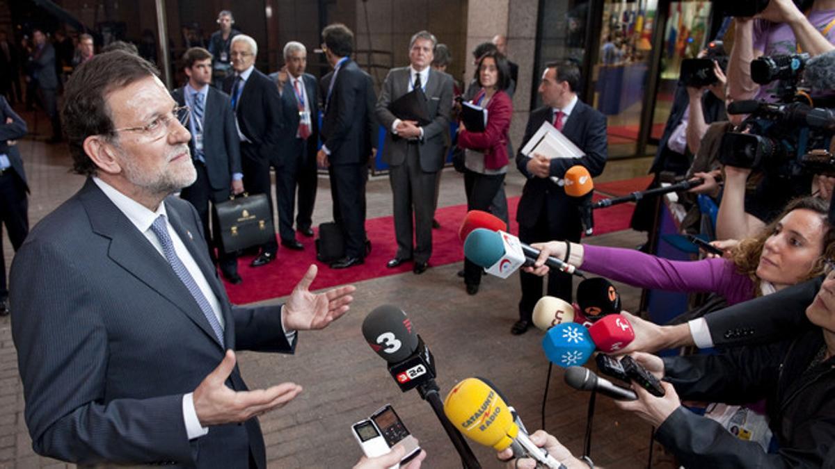 Rajoy atiende a la prensa, tras la cumbre informal de la UE, el pasado 24 de mayo en Bruselas.
