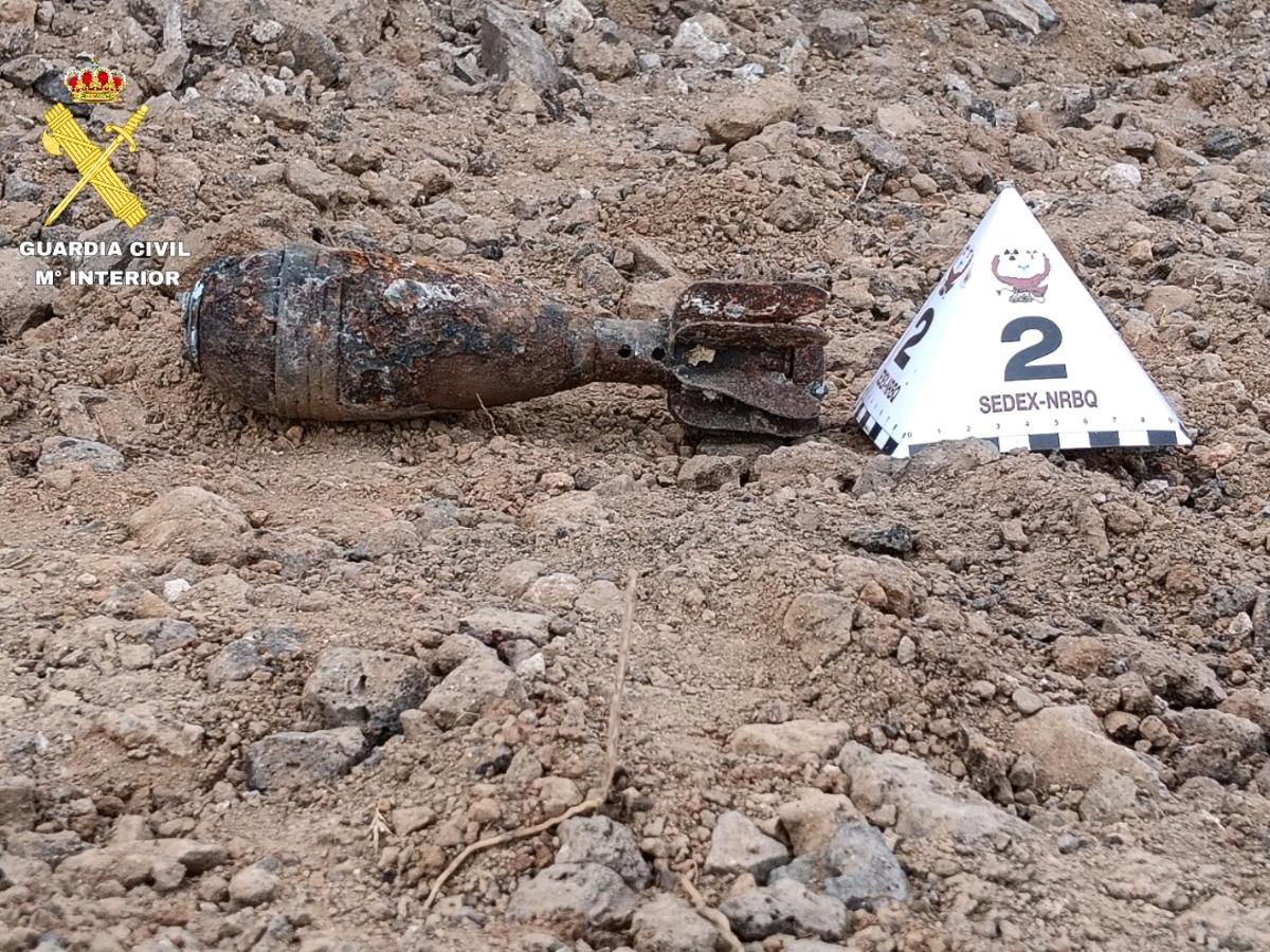 Proyectil de mortero hallado por unos operarios en una obra en Tiagua, en Lanzarote