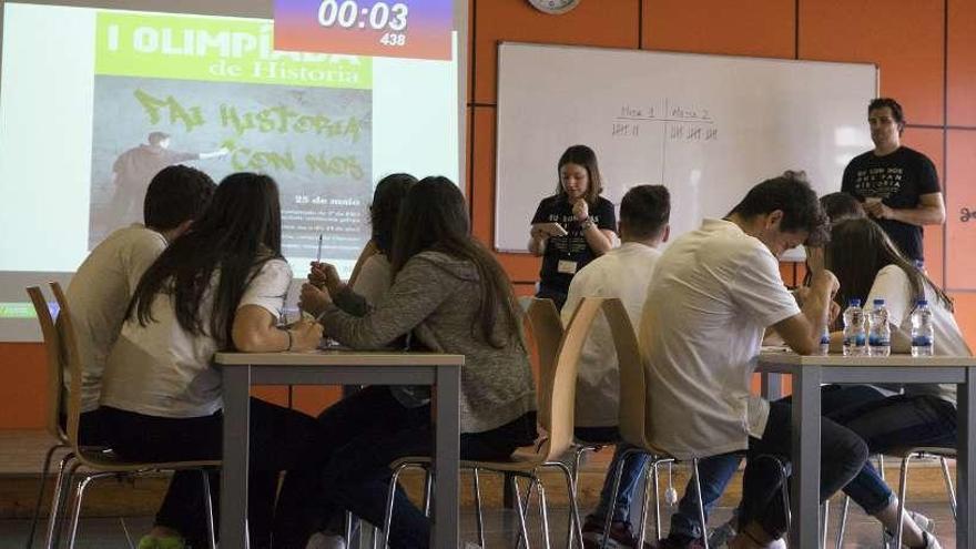 Prueba final disputada entre alumnos del IES Virxe da Saleta y Padre Feijoo-Zorelle. // Enzo Sarmiento