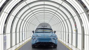 El nuevo Volkswagen ID.UNYX 08, fabricado en colaboración conn Xpeng, se produce localmente en Hefei.