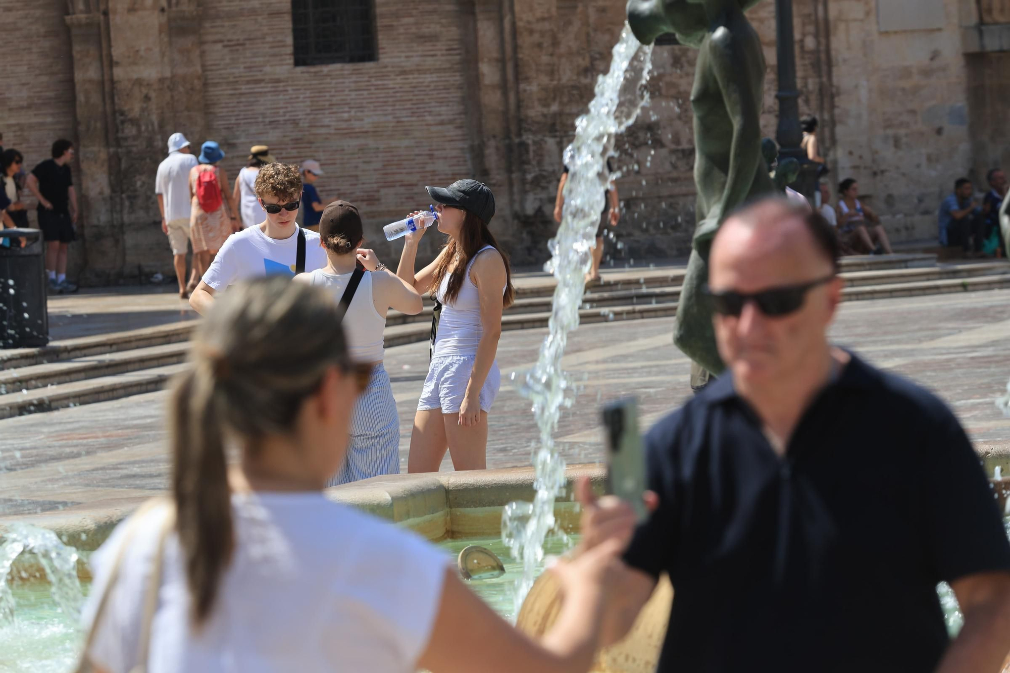 Jornada de intenso calor en València: así se afronta en las calles del centro