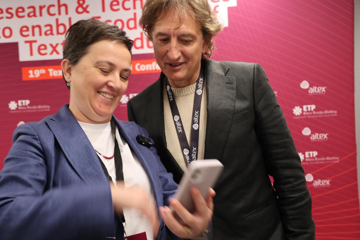 Marina Crnoja-Cosic y León Grau en un receso del congreso.