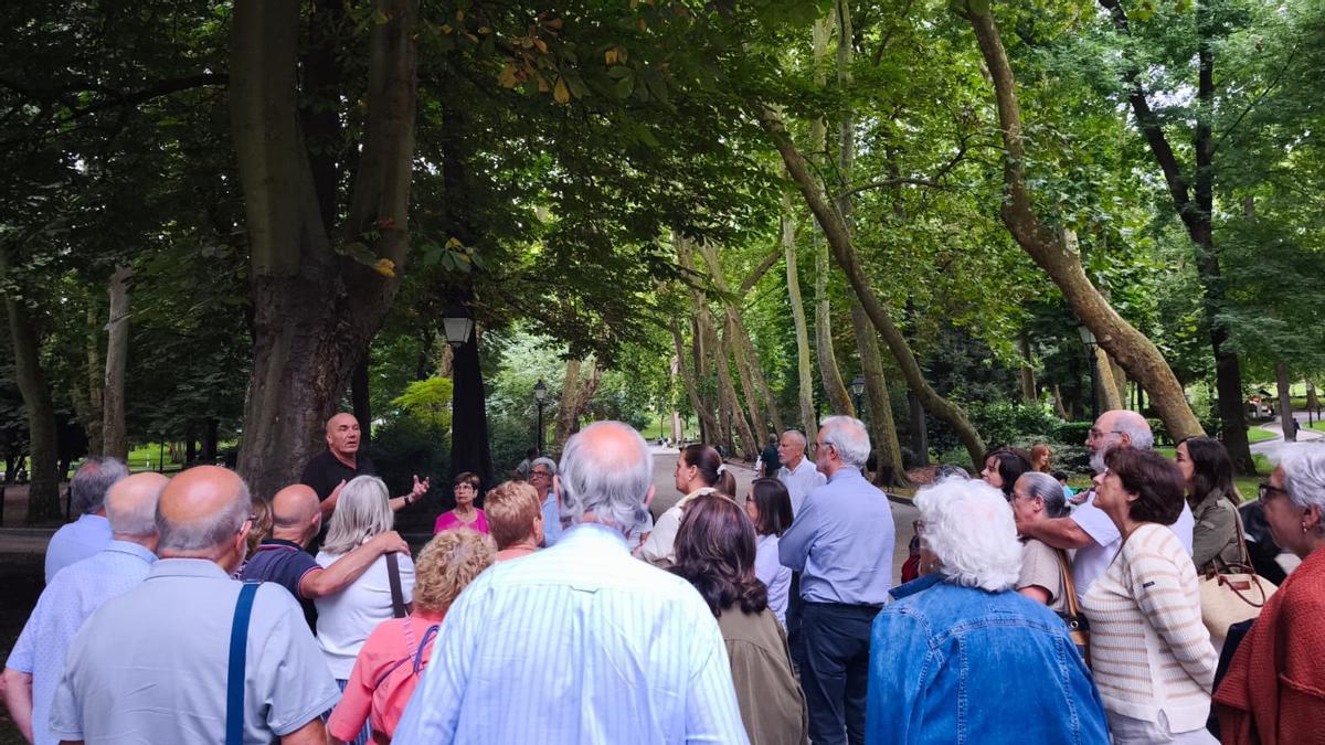 ¿Qué especies y curiosidades atesora el Campo San Francisco de Oviedo?: el paisajista José Valdeón arranca sus visitas de verano y las desvela, en imágenes