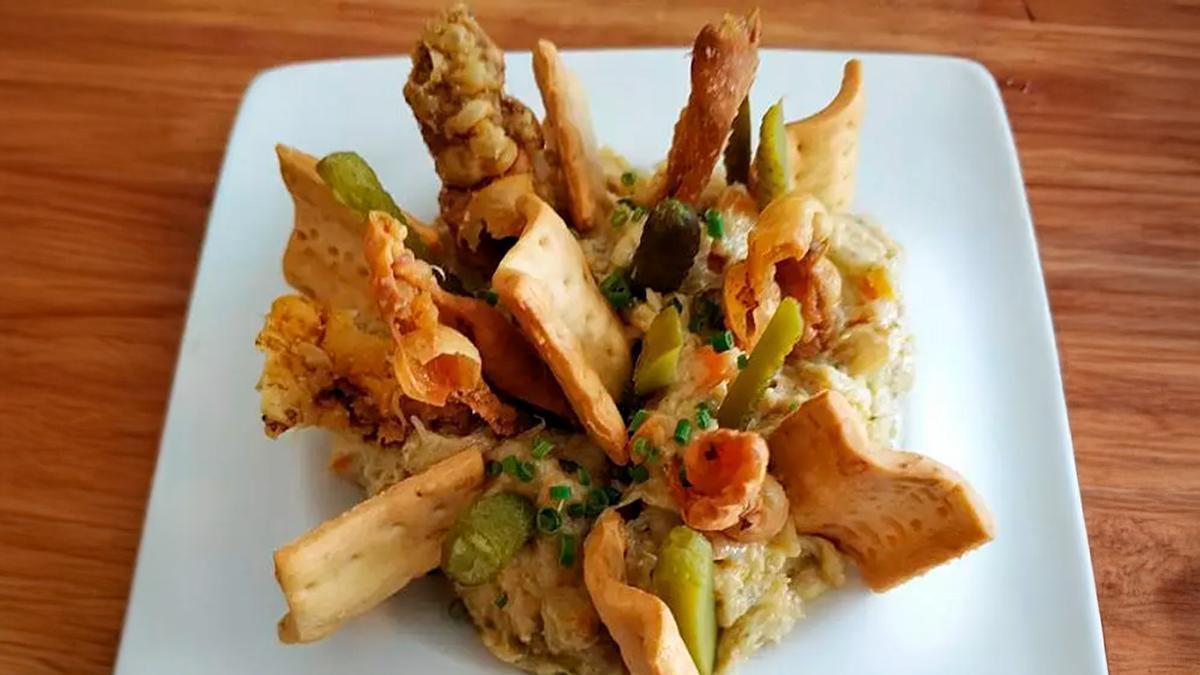 La ensaladilla de Contracorrent es de pollo a l'ast.