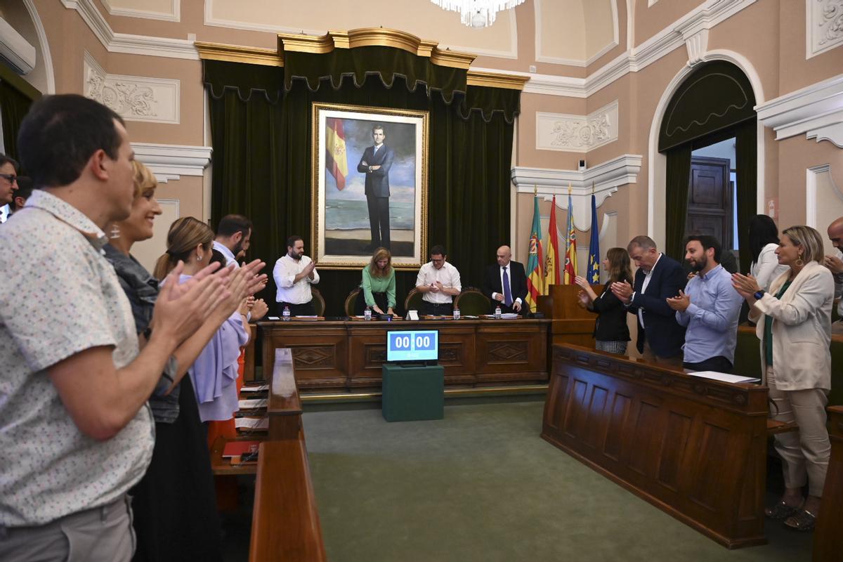 Las emotivas imágenes del último pleno de la legislatura en el ...