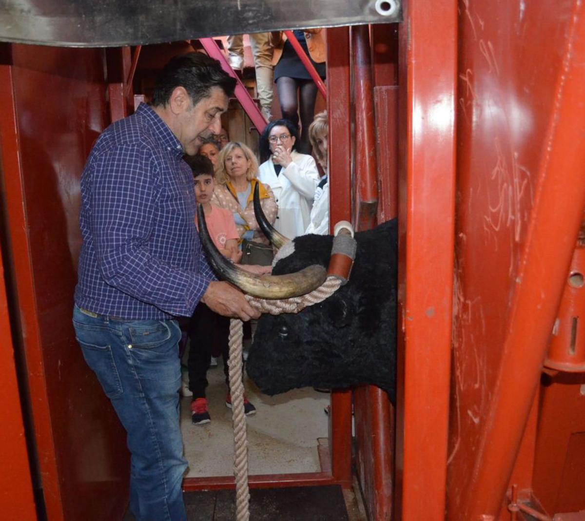 Visita guiada al toril actual realizada el pasado año. | E. P.