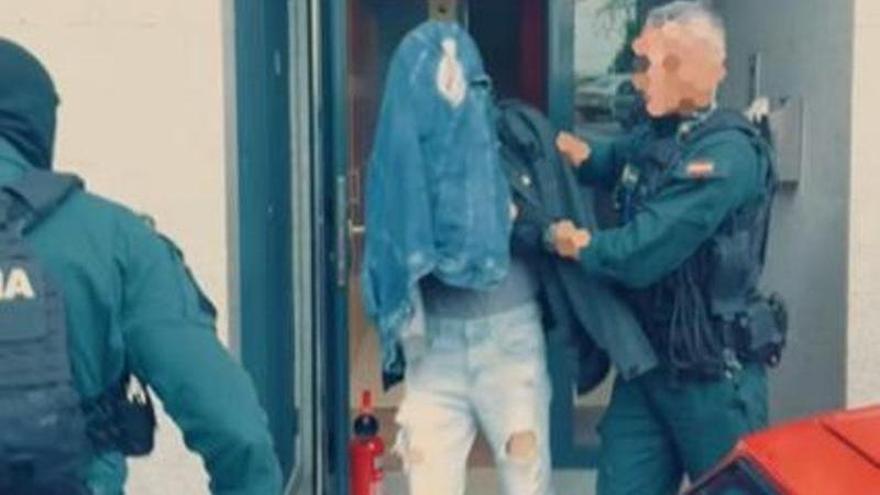 ARRESTOS CARBALLO | Cinco detenidos en Carballo tras el registro de una vivienda