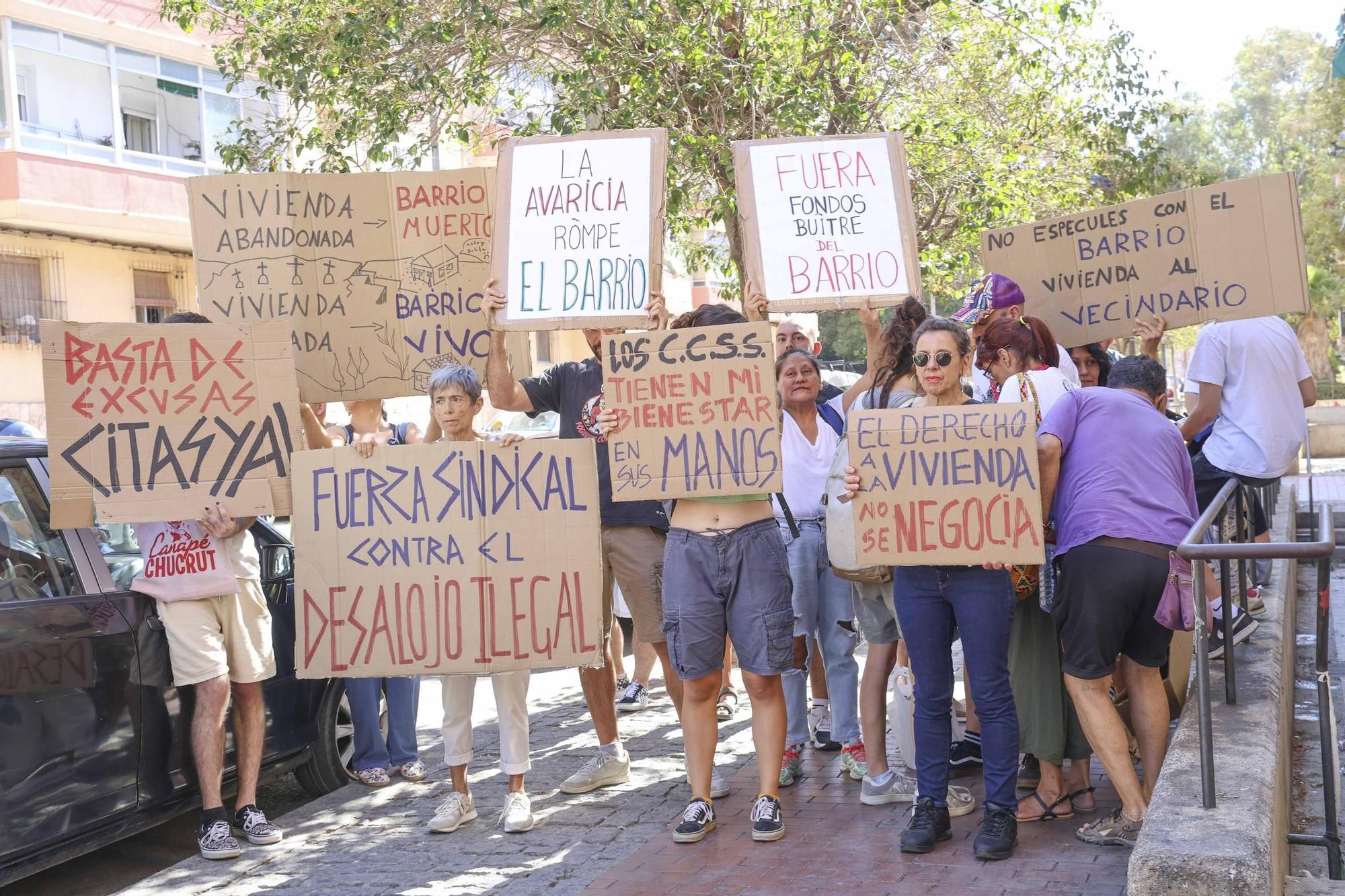 Desahucian en Alicante a una familia con un niño de 6 años que sufre parálisis cerebral