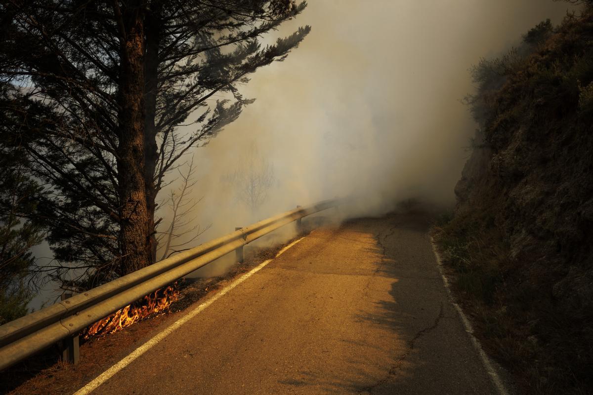 El incendio de Bejís sigue activo pero con condiciones de humedad favorables.
