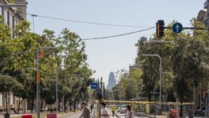 BCN espera 1.700 pisos públics i la unió del tramvia
