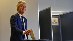 El controvertido Geert Wilders en el momento de la votación.