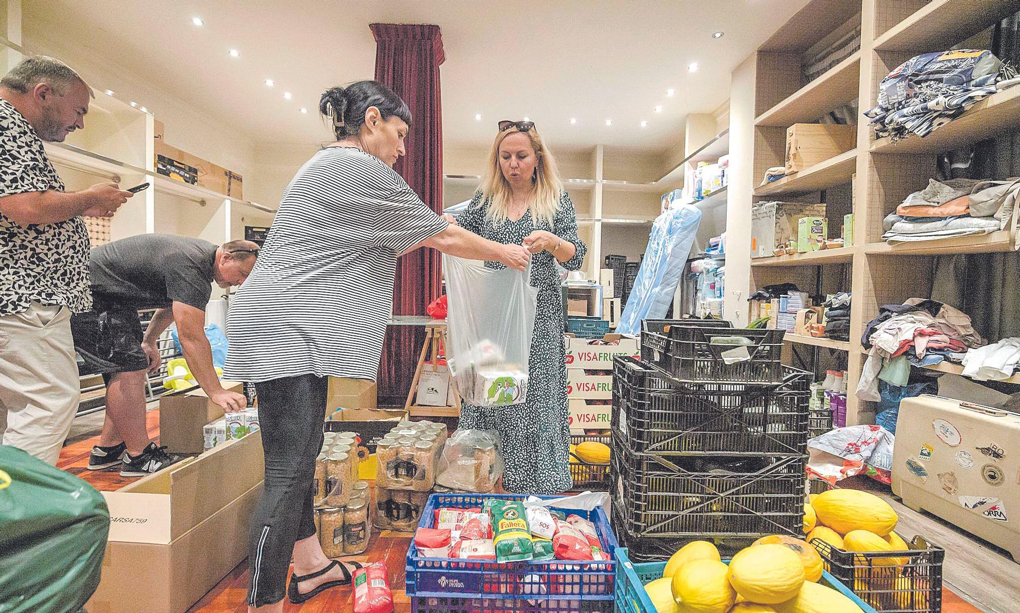 El almacén de alimentos y otros artículos.