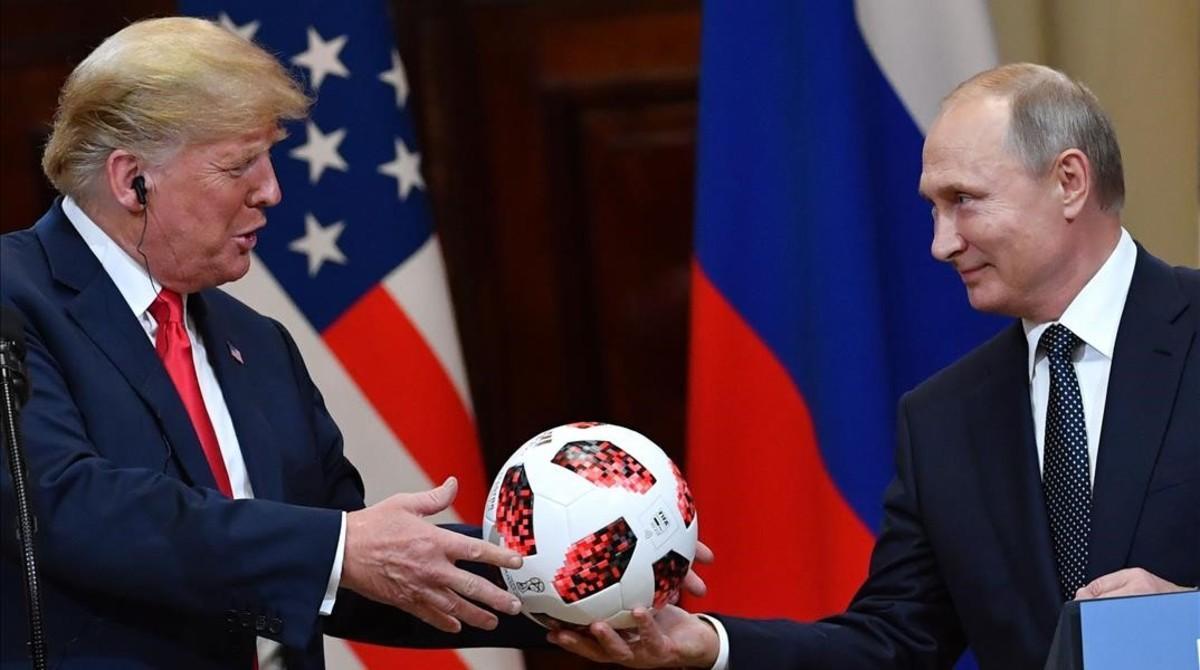 zentauroepp44357279 topshot   russia s president vladimir putin  r  offers a bal180717162827