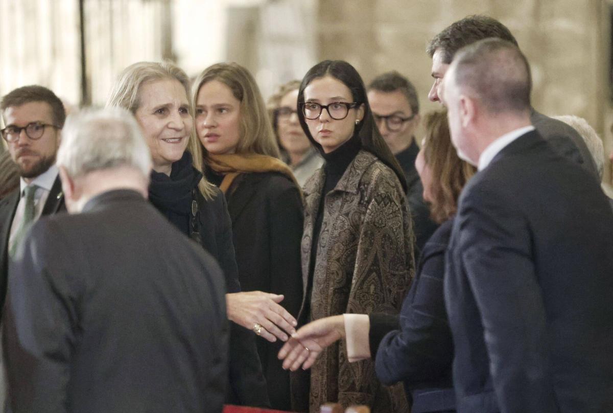 Doña Sofía y las infantas Elena y Cristina, acompañadas de Victoria Federica e Irene Urdangarin, en el Concierto de Semana Santa que se celebra en la Catedral de Mallorca