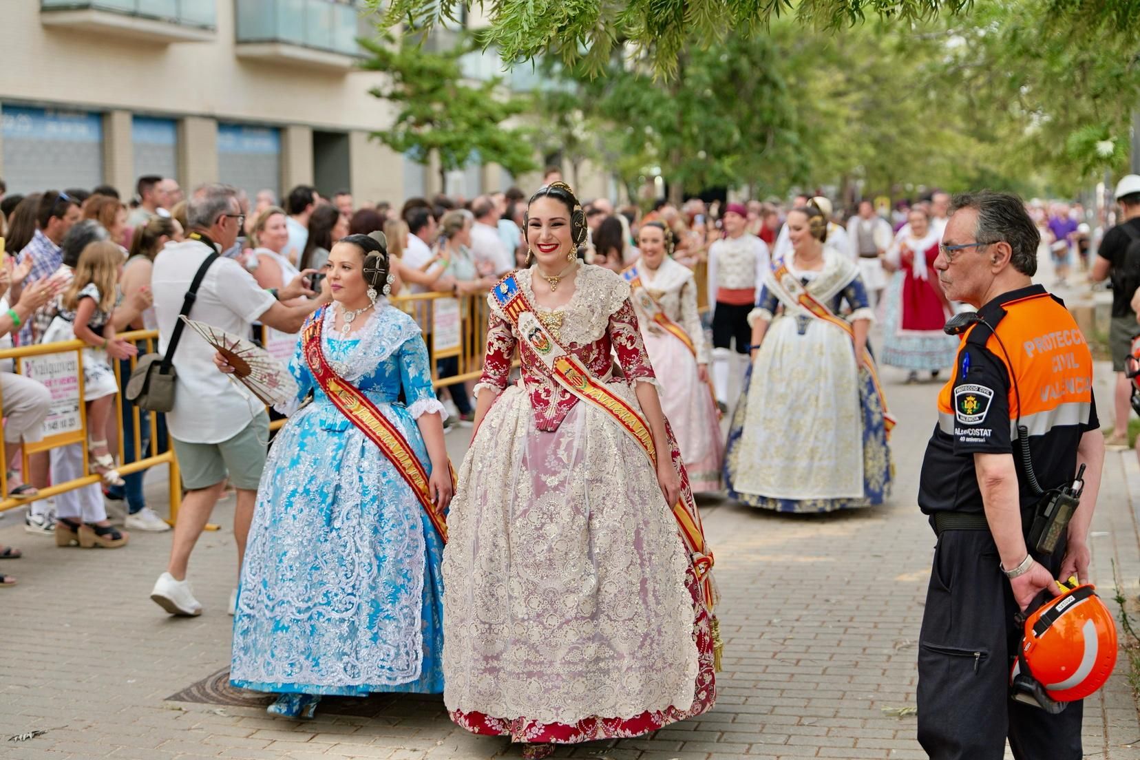 Benicalap celebra San Juan con la Macromascletà