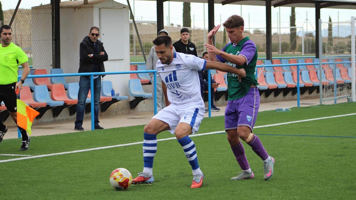 Rober Correa en su debut con el Extremadura en Totana.