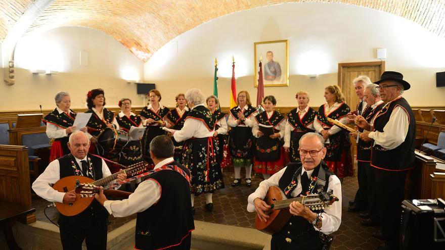 Mayores, y difusores del folklore desde Plasencia