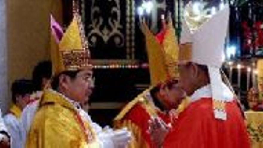 Pulso entre Pekín y Roma por dos obispos