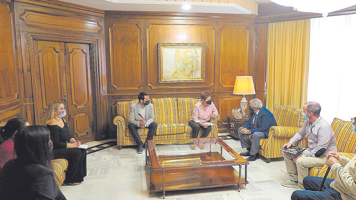 Miembros de la EAPN se reunieron ayer con el presidente de la Asamblea Regional.