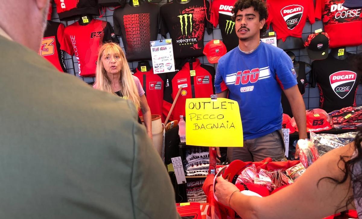 Los productos de 'Pecco' Bagnaia, en Misano, estaban tirados de precio.