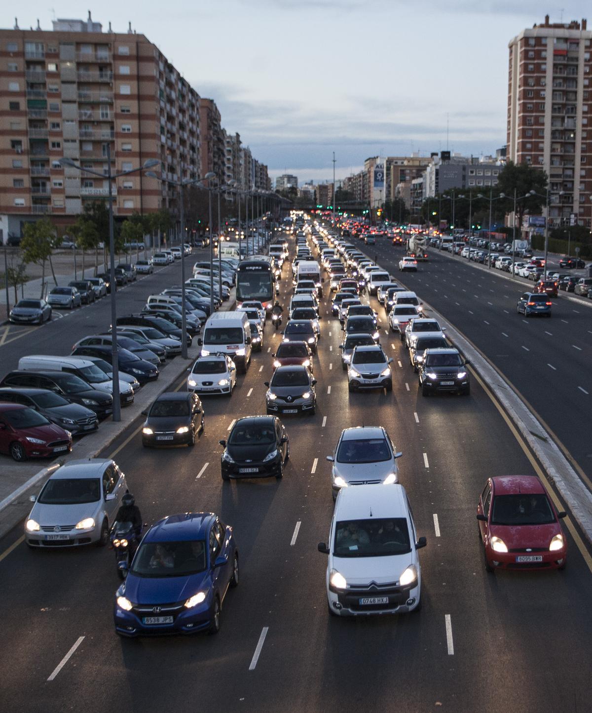 Los vehículos privados son unos de los principales productores de gases de efecto invernadero.