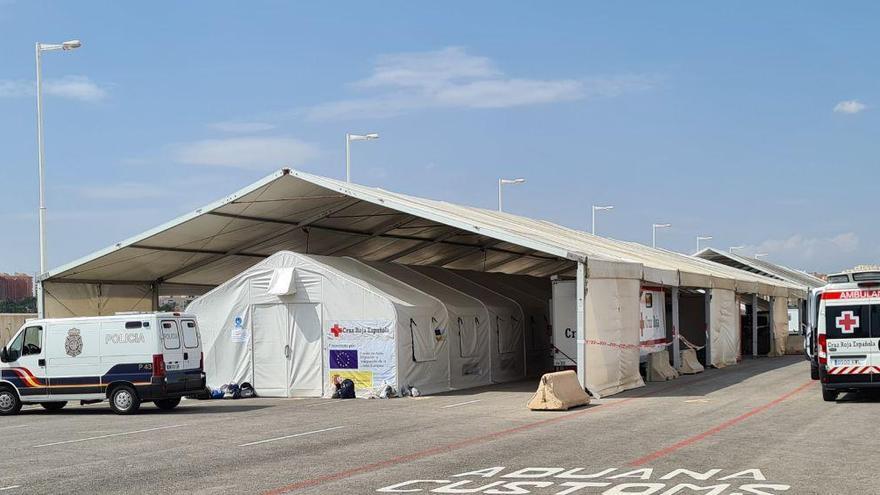 Carpa instalada en el Puerto para recibir a los inmigrantes que llegan en patera.