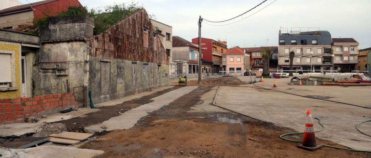 Las obras en la plaza de O Regueiro.  |  //  NOÉ PARGA