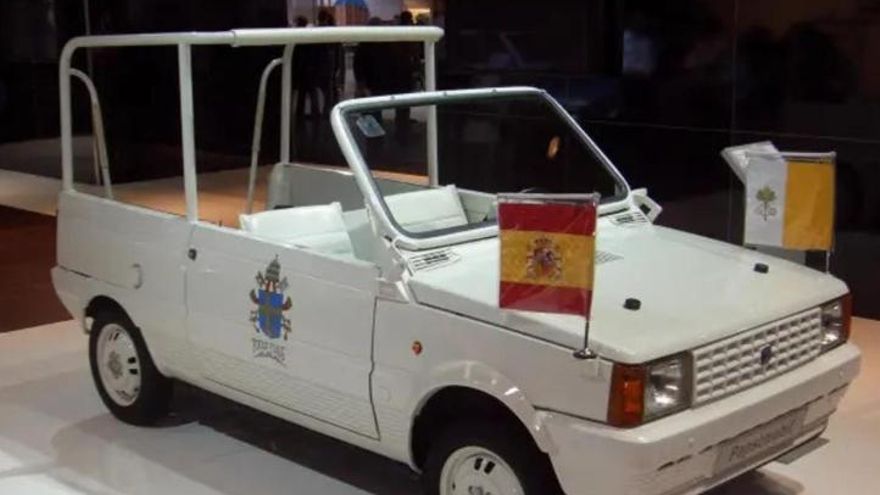 El papamòbil amb sabor ibèric: el dia que Seat va posar el Papa sobre les rodes d&#039;un Panda
