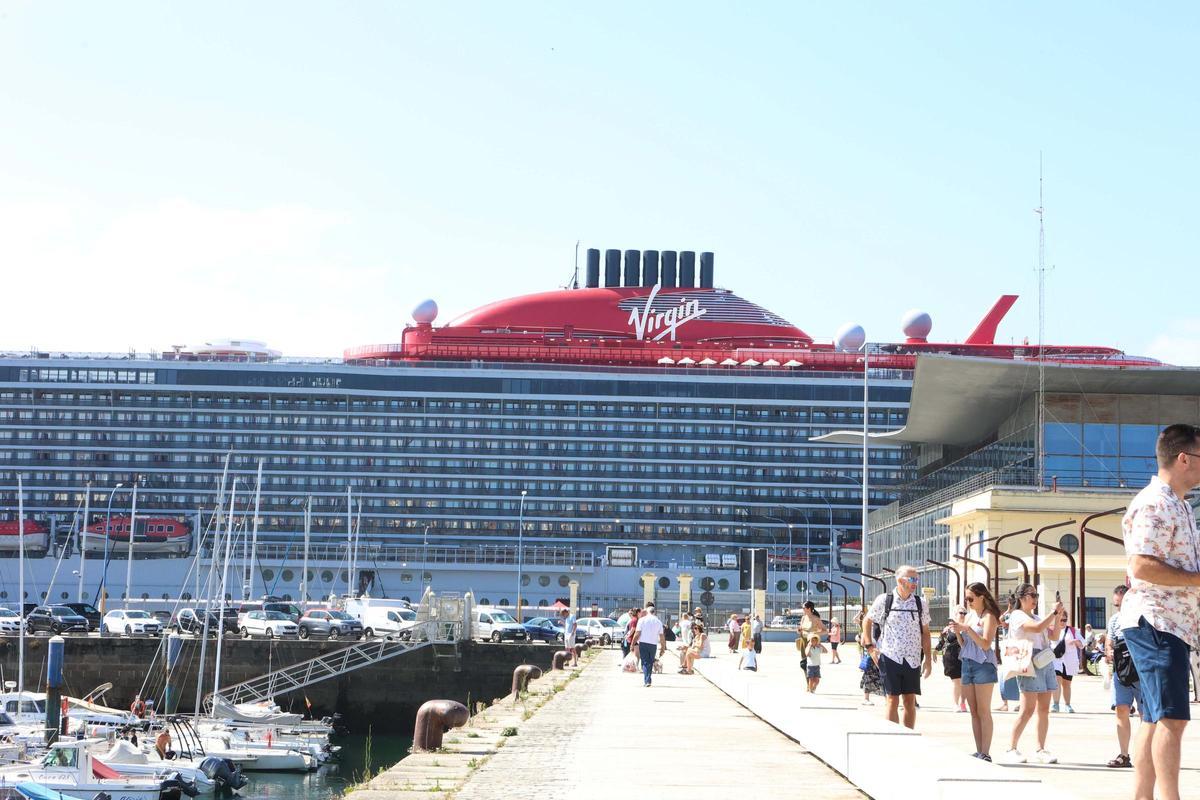Escala del crucero Scarlet Lady en A Coruña, el año pasado.