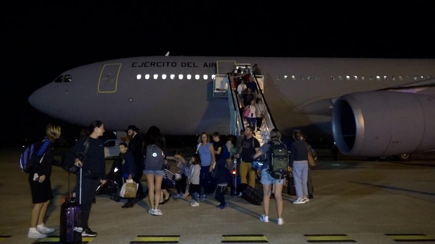 Aterriza el primer avión con evacuados españoles desde Israel