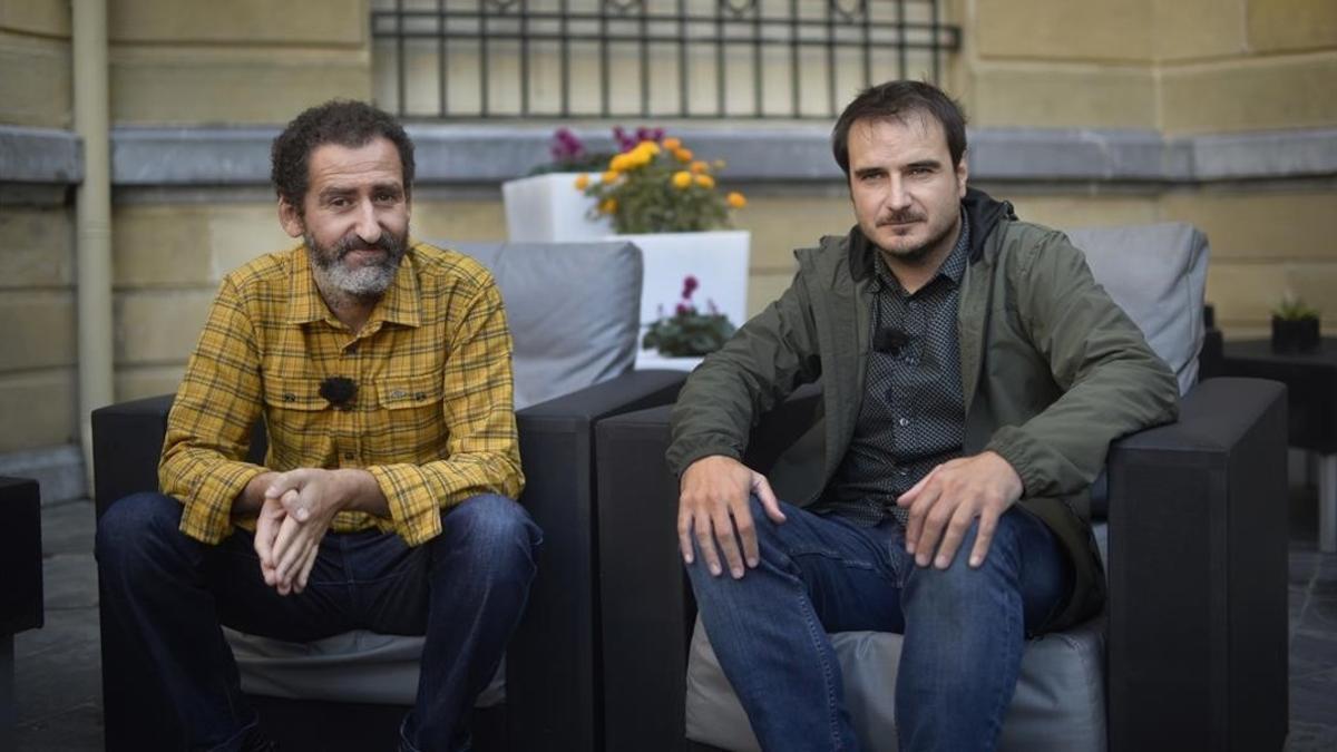 Los directores Jon garaño y Aitor Arregi, en el festival de San Sebastián, donde compiten con 'Handia'.