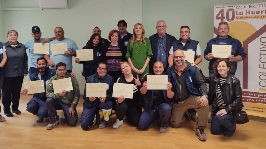 La directora general del SEF, Marisa López, en la entrega de diplomas a los alumnos.