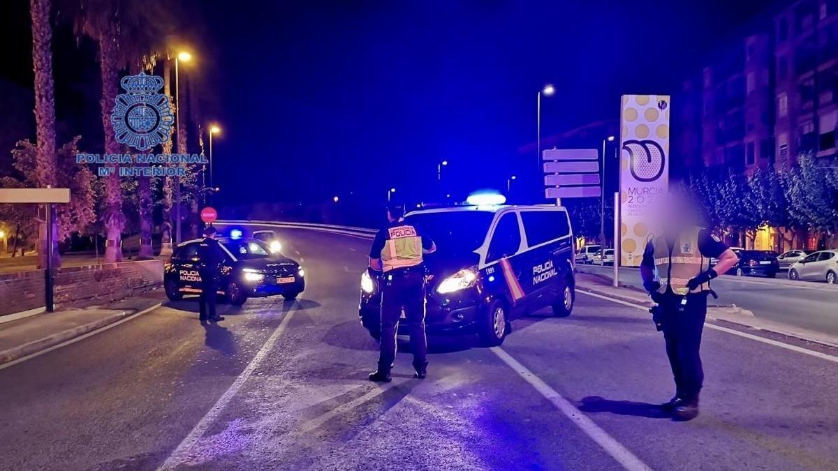 Pillado cuando robaba en tres coches aparcados en un parking en Murcia