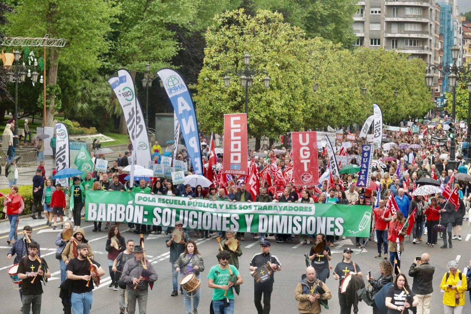 EN IMÁGENES: Así fue la gran manifestación de profesores por la enseñanza pública asturiana