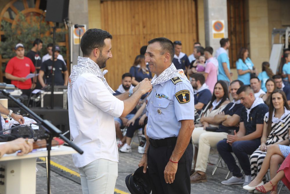 Fiestas de Sagunt. Pregón De Vicente Vayá y puesta del pañuelo de las peñas.