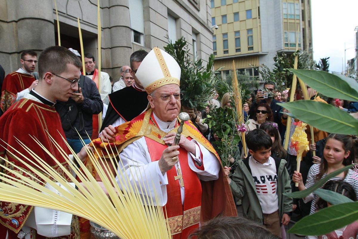 Leonardo Lemos, obispo de Ourense, en la Semana Santa de 2025.