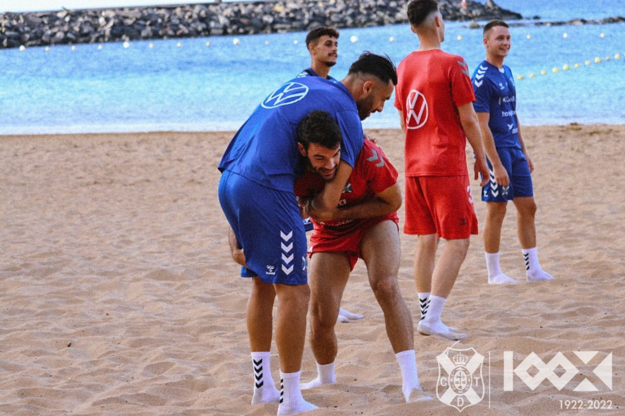 Entrenamiento del CD Tenerife en Las Teresitas