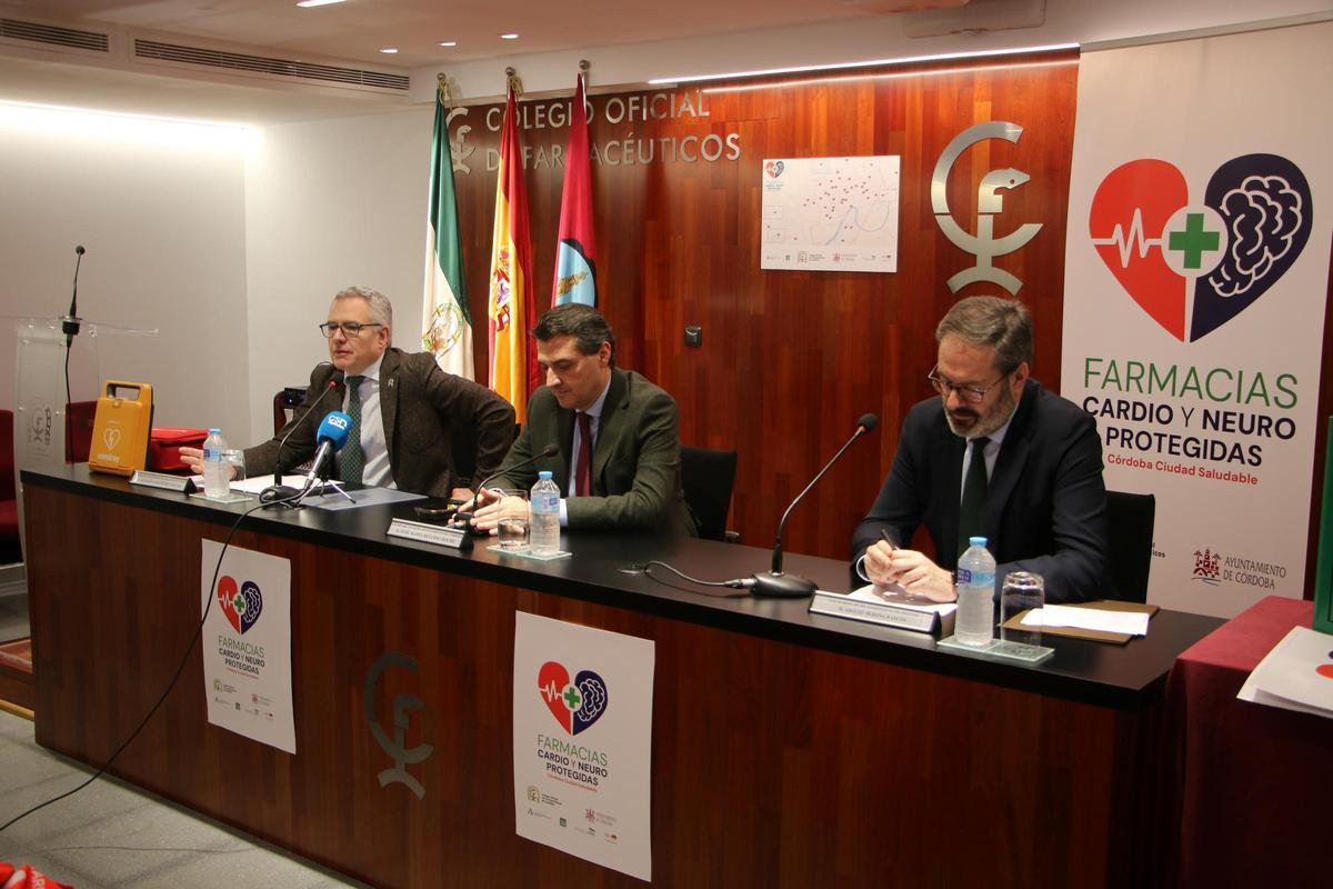 Rafael Casaño, José María Bellido y Adolfo Molina, durante la rueda de prensa.